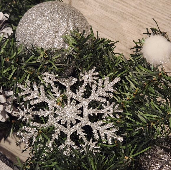 Buffalo Plaid Penguin Christmas Wreath - Picture 5 of 9